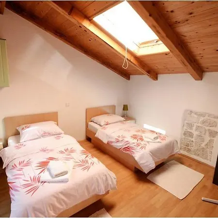 Vila Sherpa * Stranici kod Lovreca